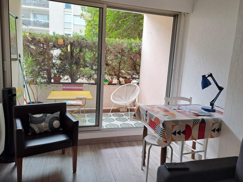 Studio centre-ville, Terrasse, Parking Apartment in Montpellier