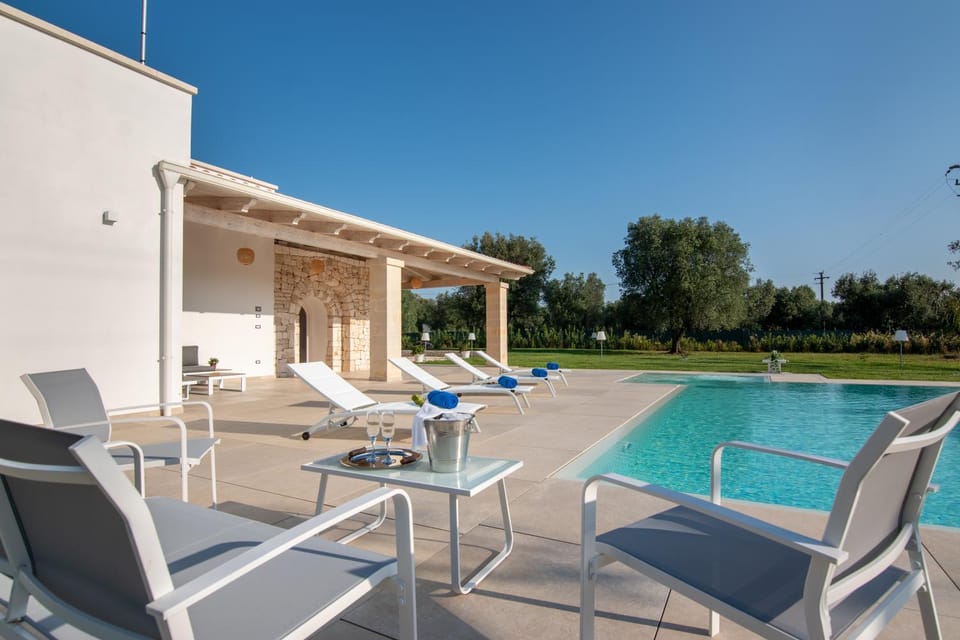 Pool view, Swimming pool, sunbed