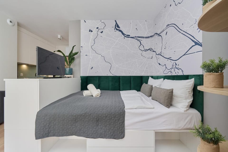 Communal lounge/ TV room, Bed, Living room