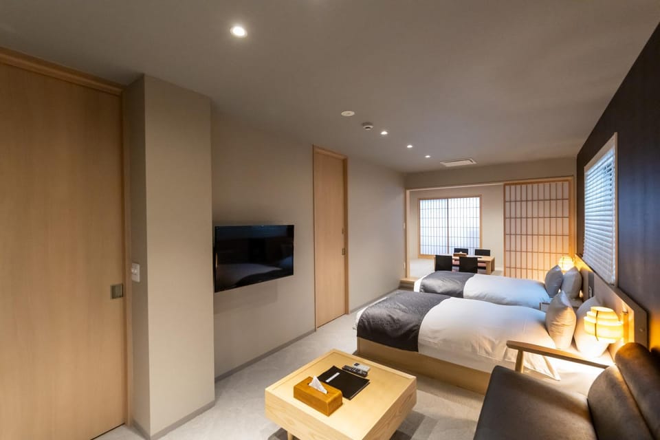 Bed, TV and multimedia, Living room, Photo of the whole room, Bedroom