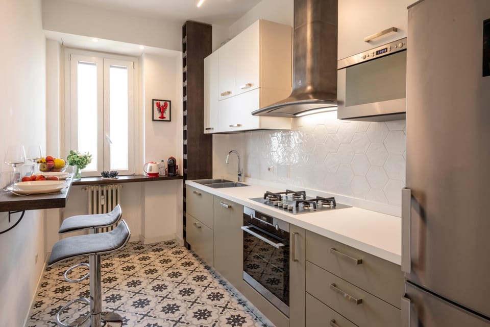 Kitchen or kitchenette, Dining area, oven, stove