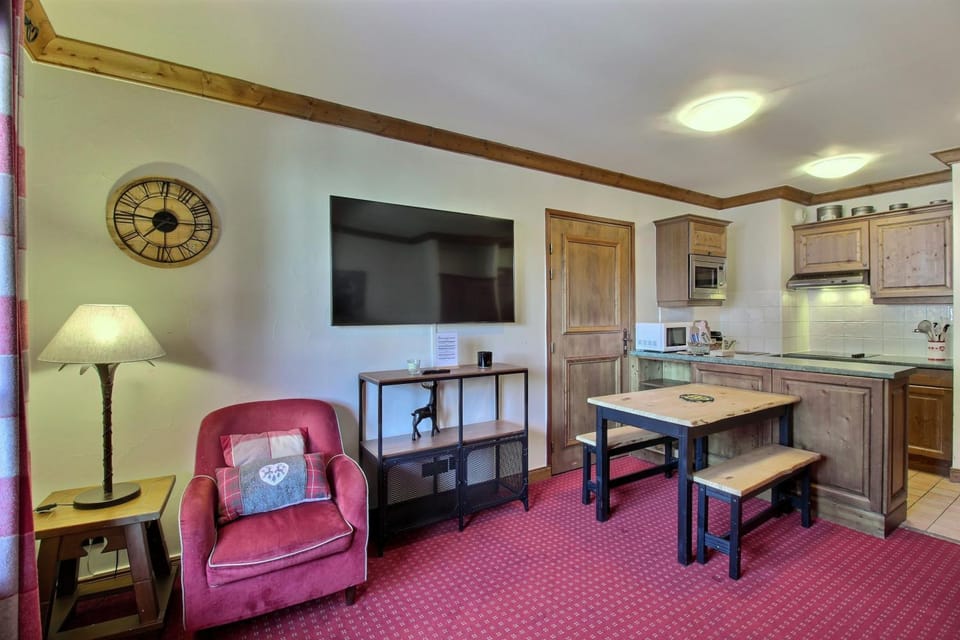 TV and multimedia, Kitchen or kitchenette, Living room, Seating area, Dining area, minibar, pet friendly, stove