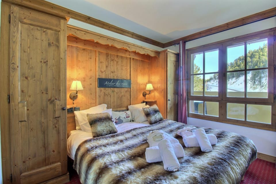Bed, Photo of the whole room, Bedroom, towels, wardrobe
