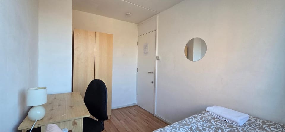 PRIVATE ROOMS - SHARED BATHROOM - Elephant & Castle Vacation rental in London Borough of Southwark