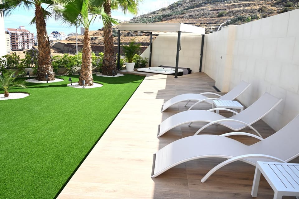 Off site, Garden, Hot Tub, Solarium