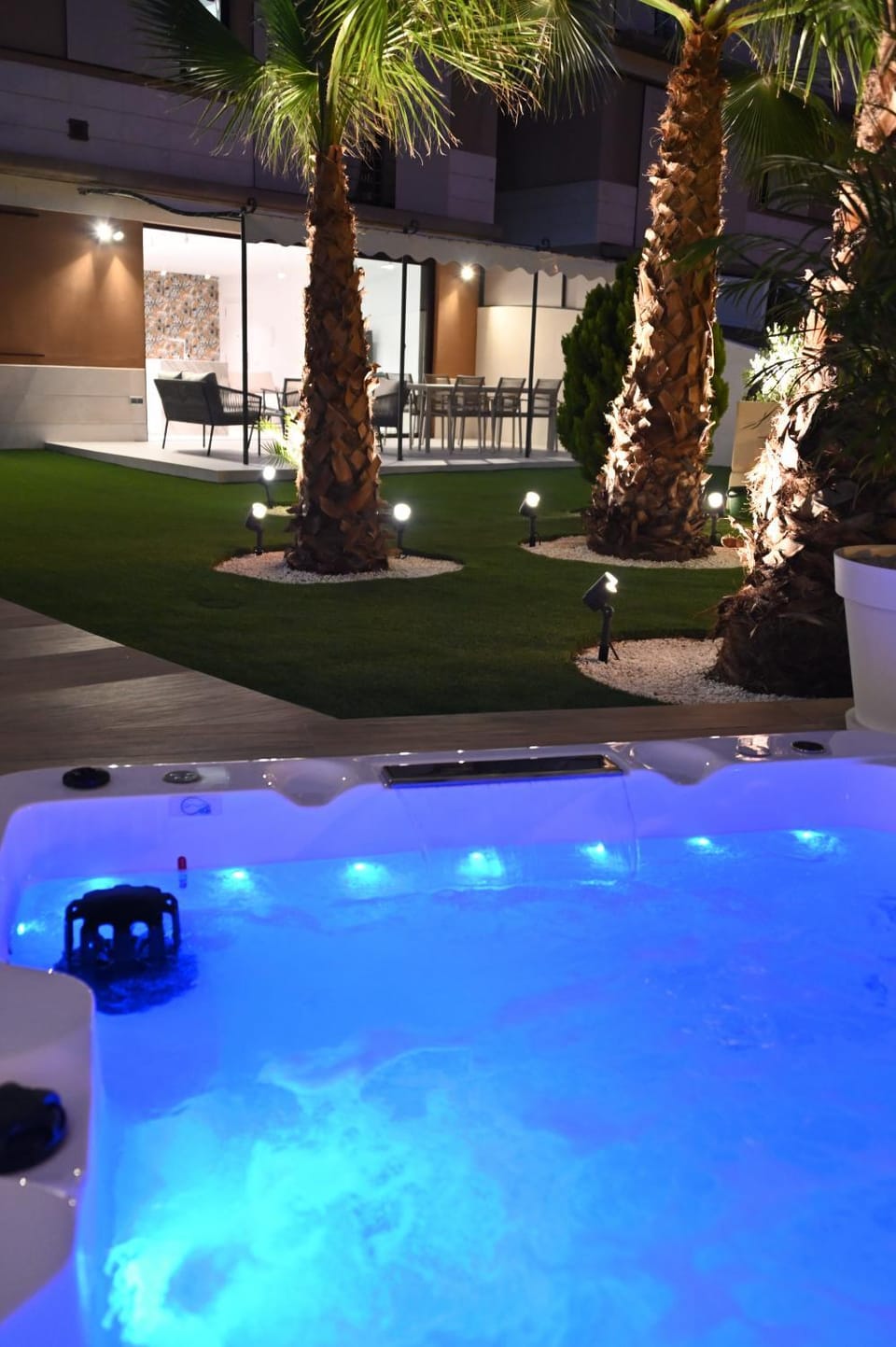 Garden, Hot Tub