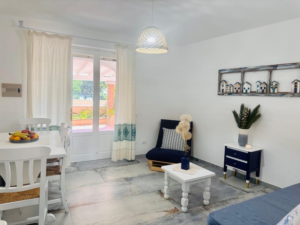 Il Giardino davanti al Mare House in Sardinia