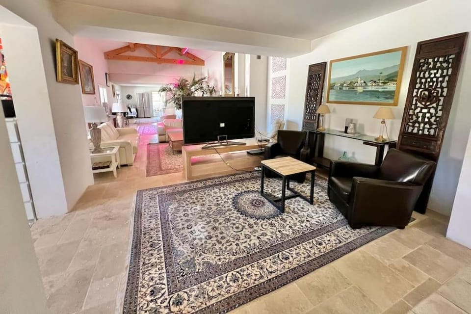 Communal lounge/ TV room, Living room