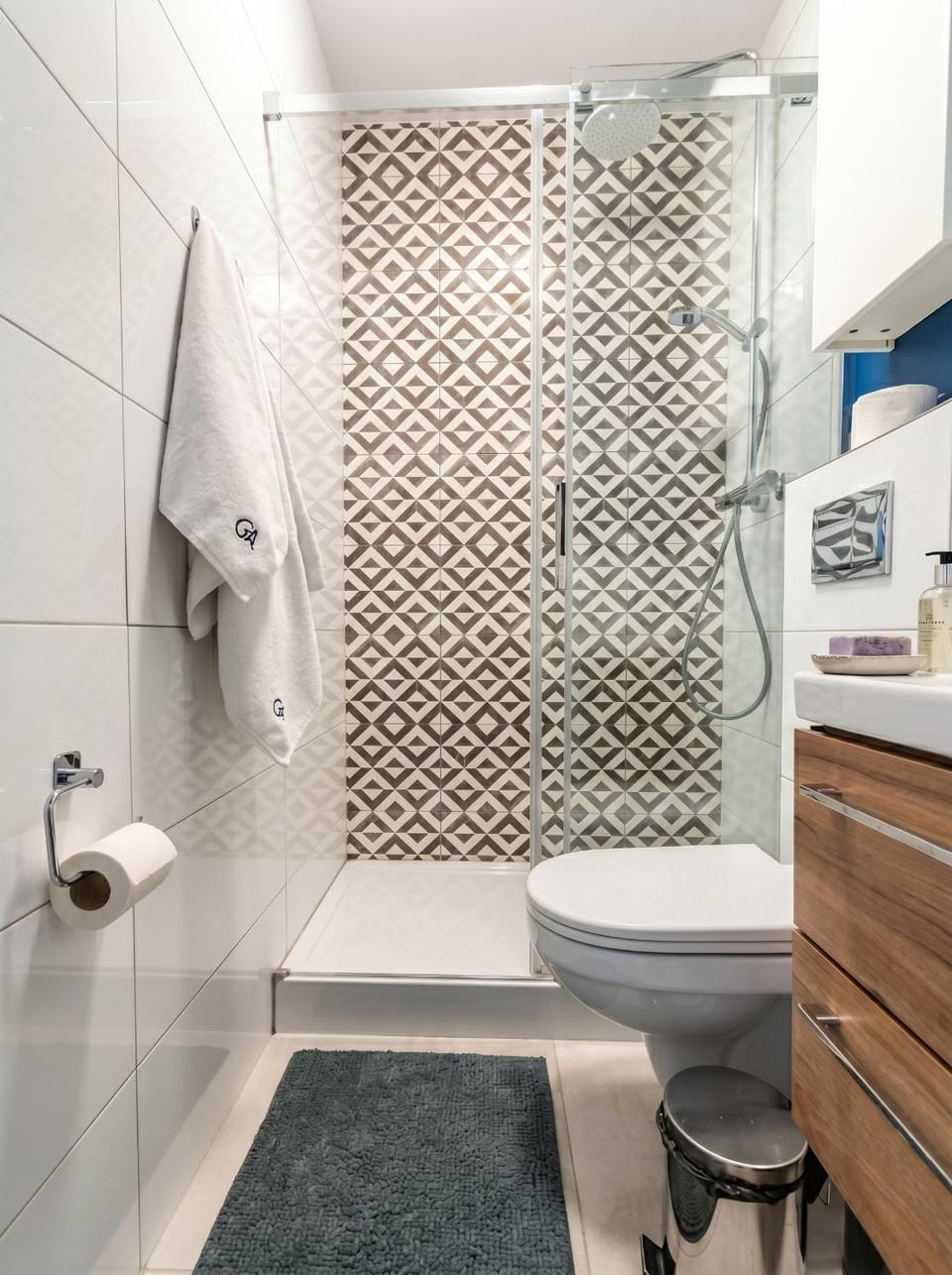 Shower, Toilet, Bathroom, Bath, towels
