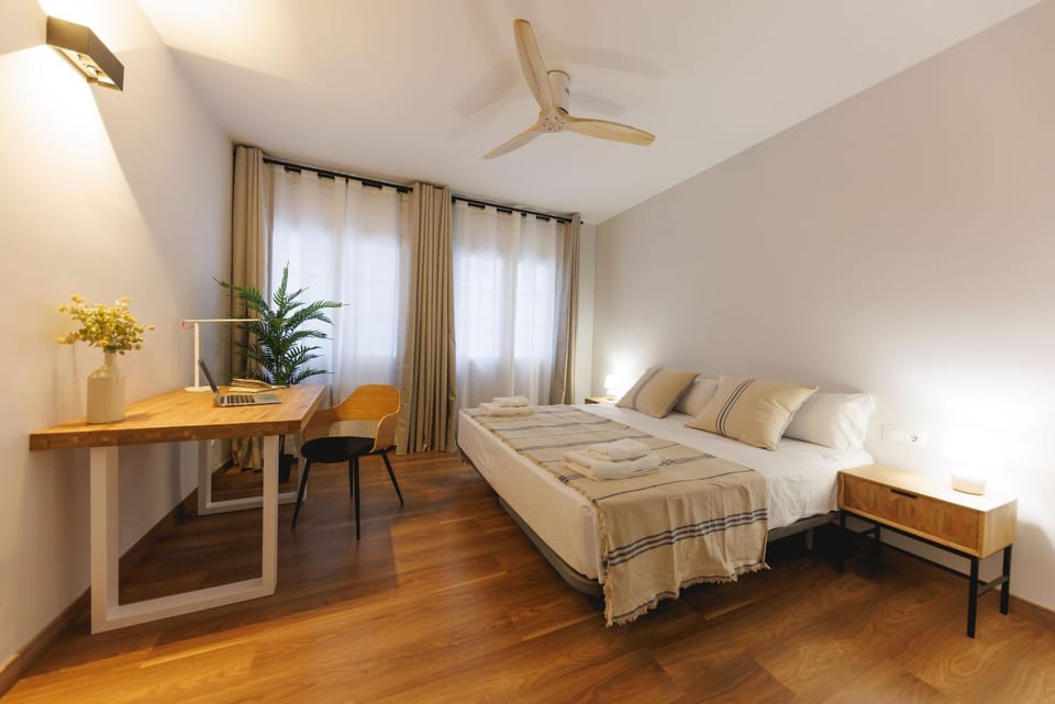 Bed, Bedroom, fireplace
