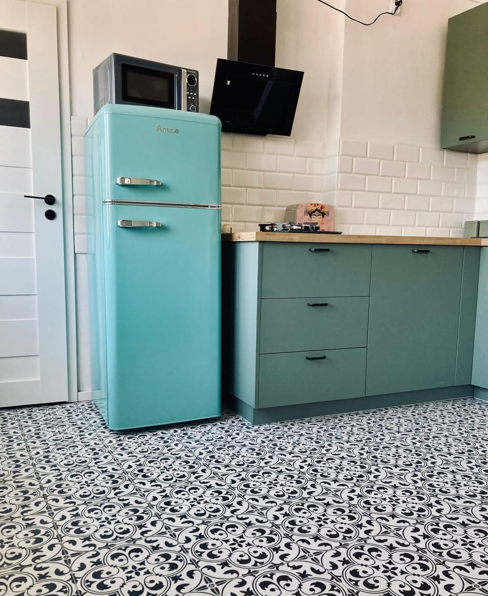 Kitchen or kitchenette, oven, pet friendly, stove
