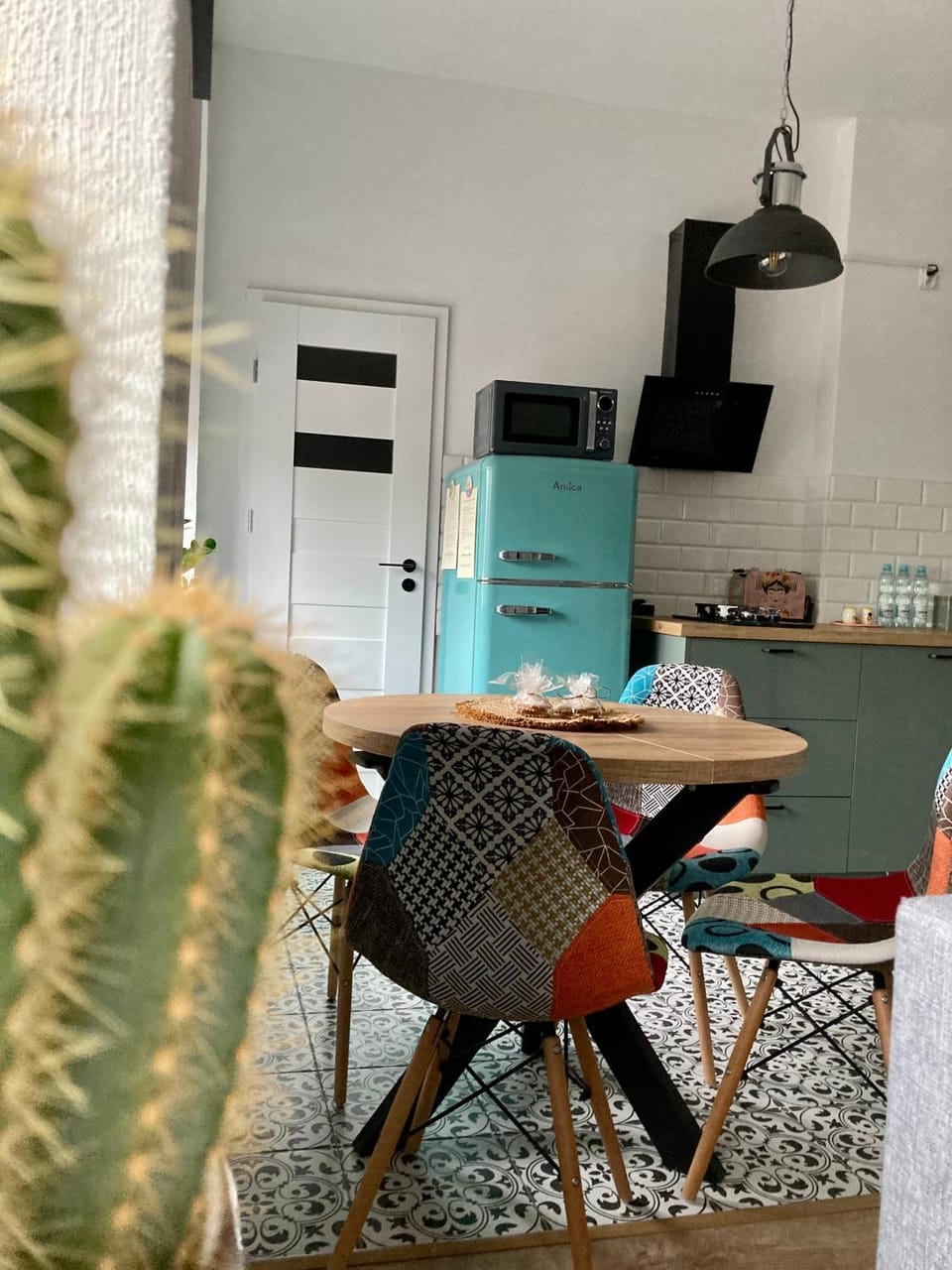 Kitchen or kitchenette, Dining area, oven, pet friendly, stove