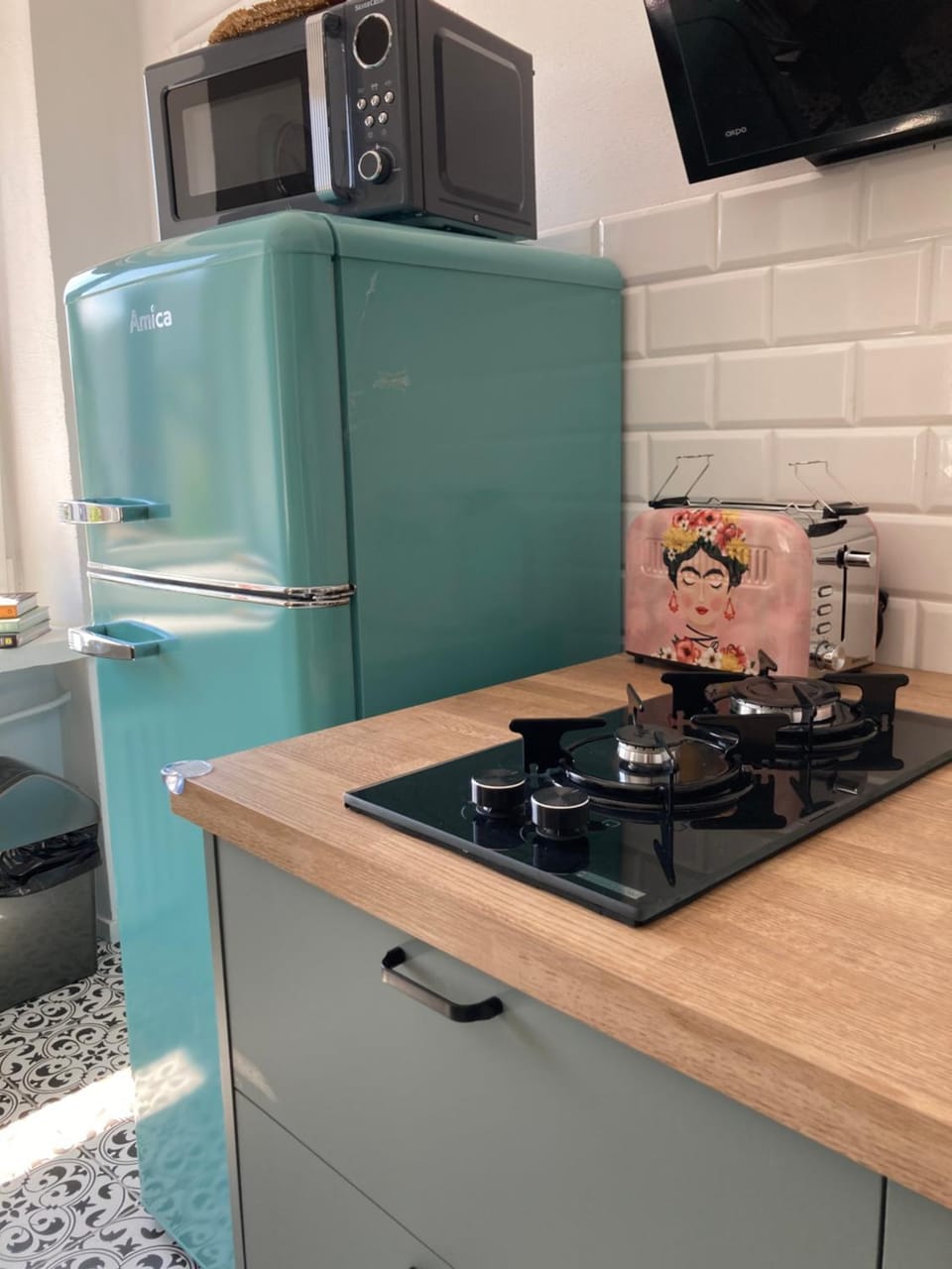 Kitchen or kitchenette, oven, pet friendly, stove