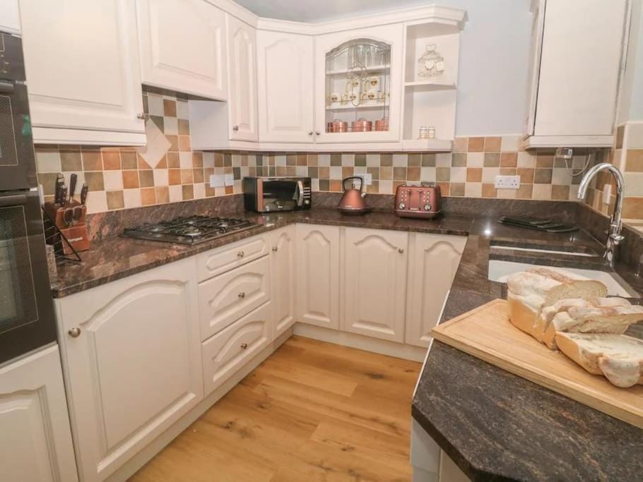 Sunshine Cottage Tideswell, Games room included. House in High Peak District