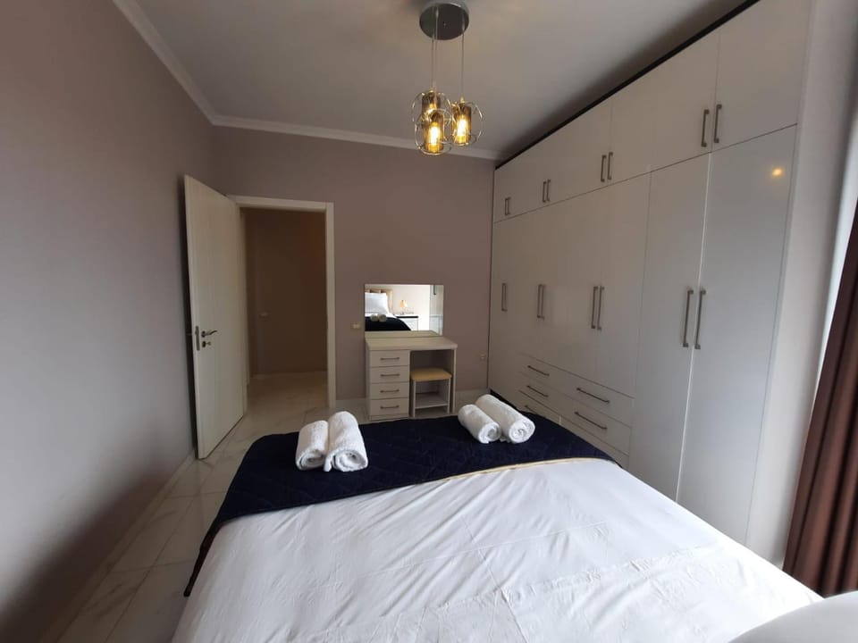 Bed, Photo of the whole room, towels, wardrobe