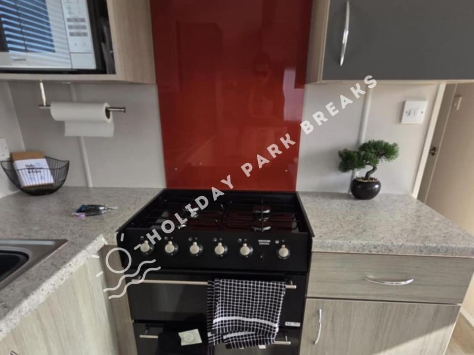 Stylish Family Caravan Retreat - Seal Bay, Selsey House in Selsey