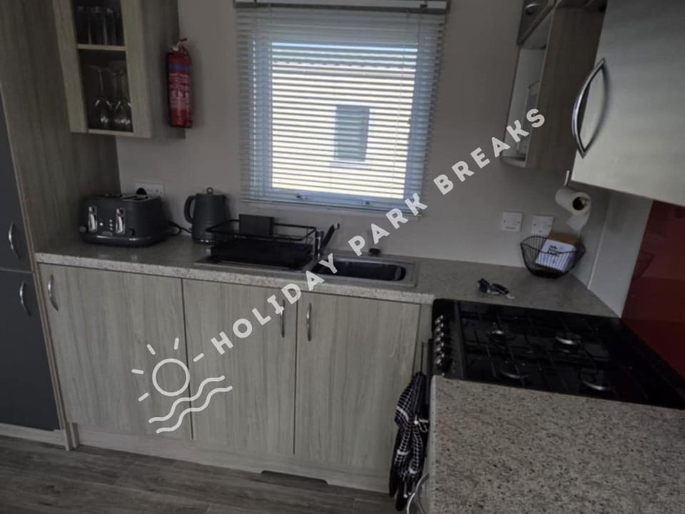 Stylish Family Caravan Retreat - Seal Bay, Selsey House in Selsey