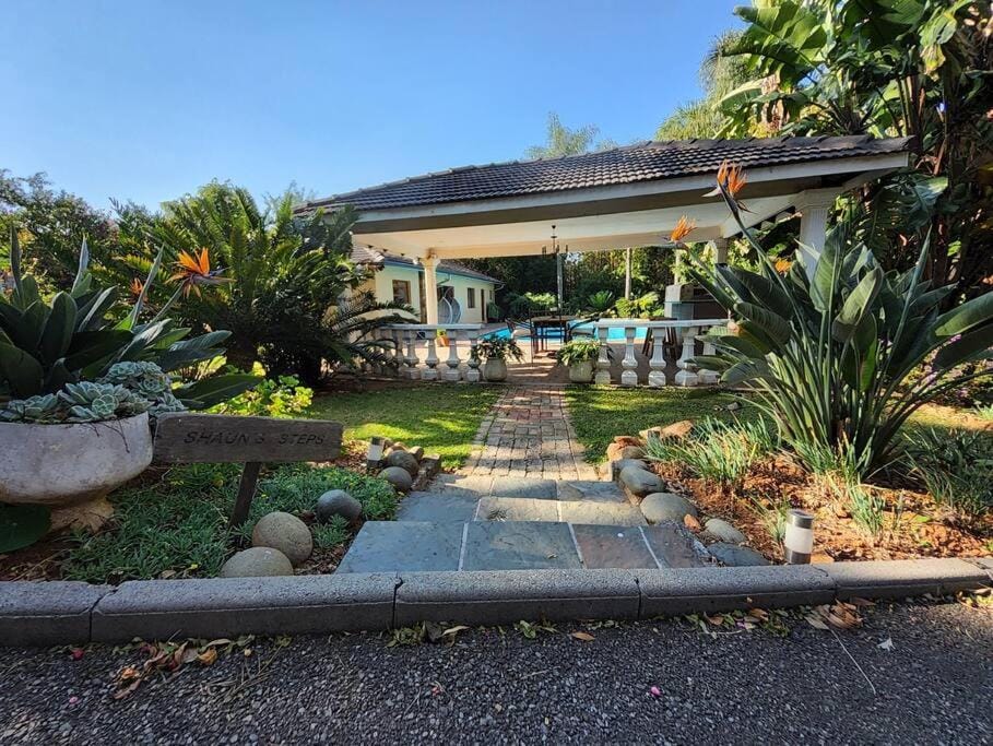 Property building, Spring, Day, Garden, Garden view