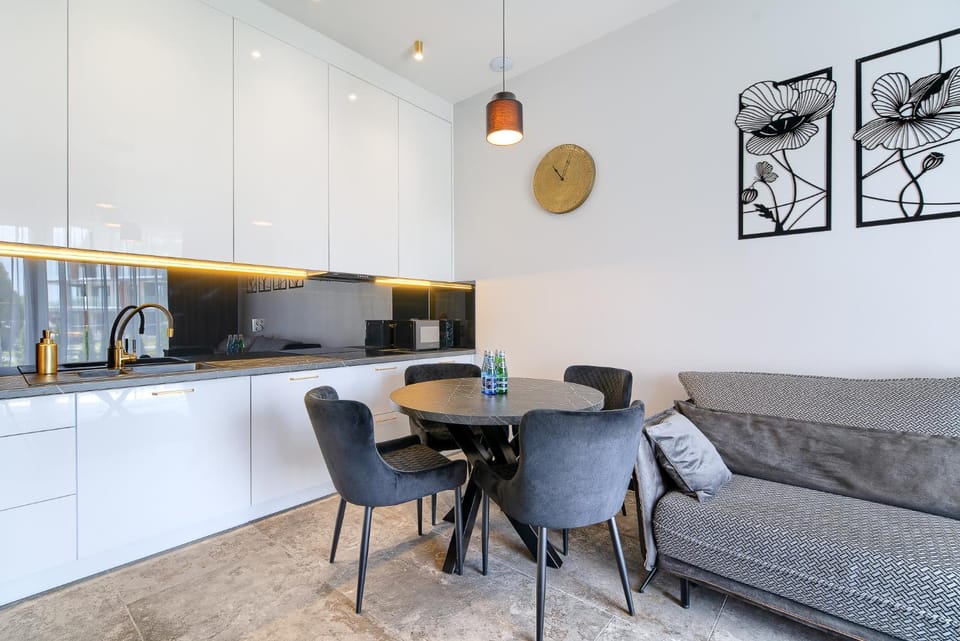 Kitchen or kitchenette, Living room, Seating area, Dining area, minibar, pet friendly