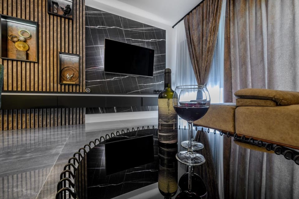 Balcony/Terrace, Living room, Seating area, air conditioner
