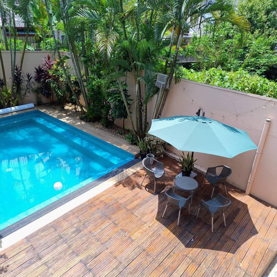 Patio, Garden, Dining area, Pool view, Swimming pool