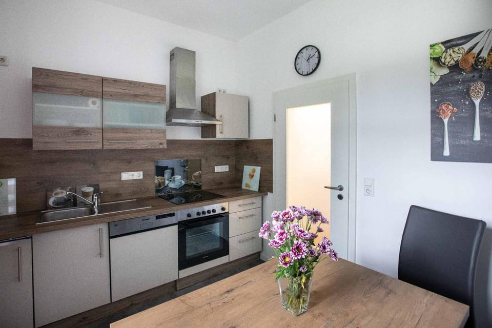 Kitchen or kitchenette, Dining area, dishwasher, pet friendly, stove