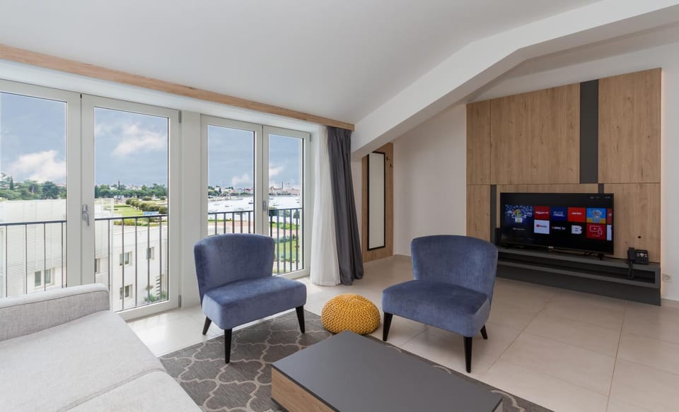 TV and multimedia, View (from property/room), Living room, Seating area, Evening entertainment