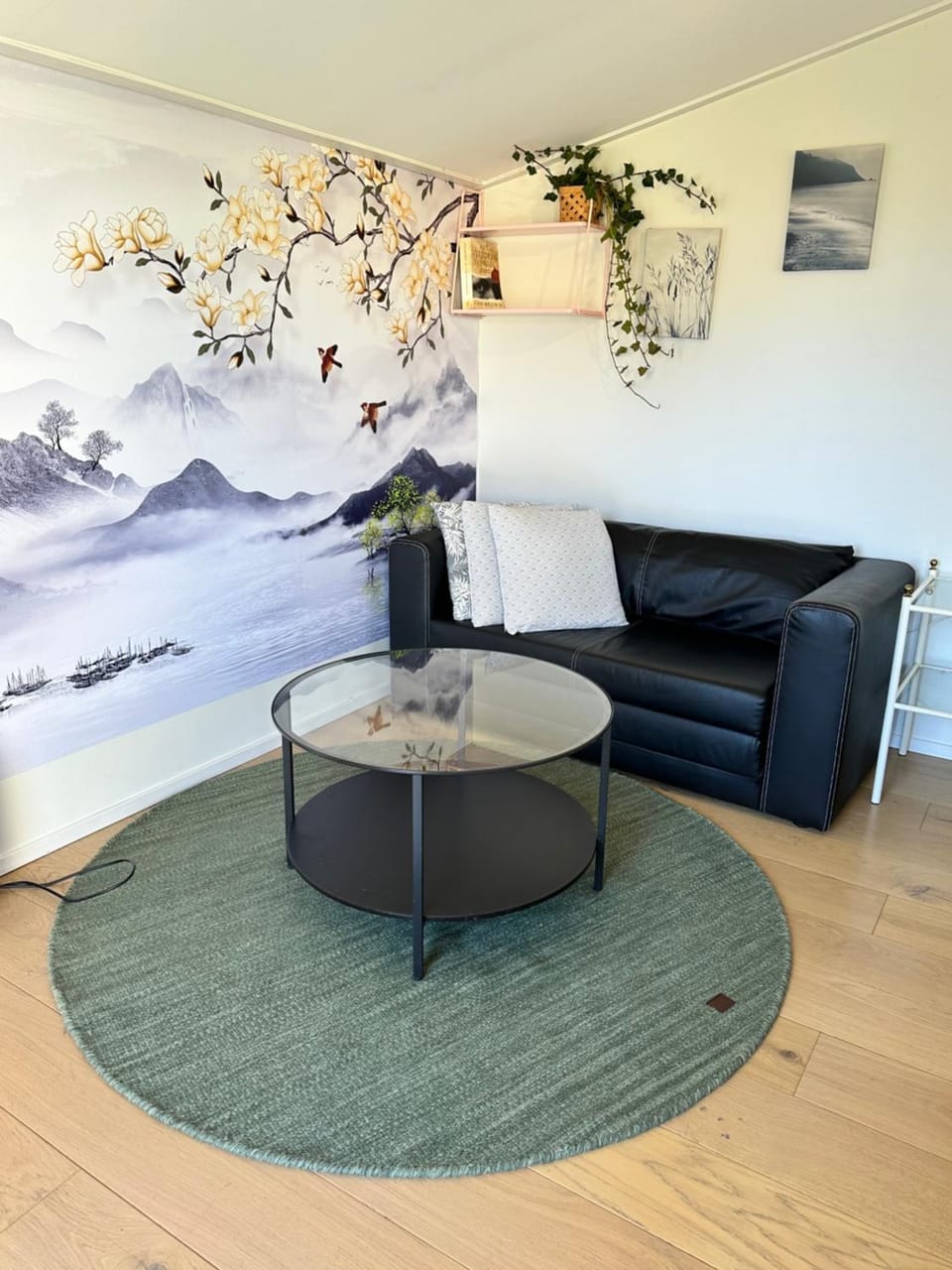 Mysig stuga i lugnt villaområde med eget badrum och kök i huvudbyggnadens källare Apartment in Kalmar County, Sweden