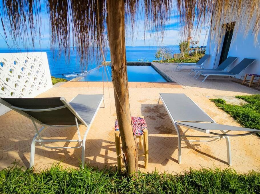 Swimming pool, sunbed