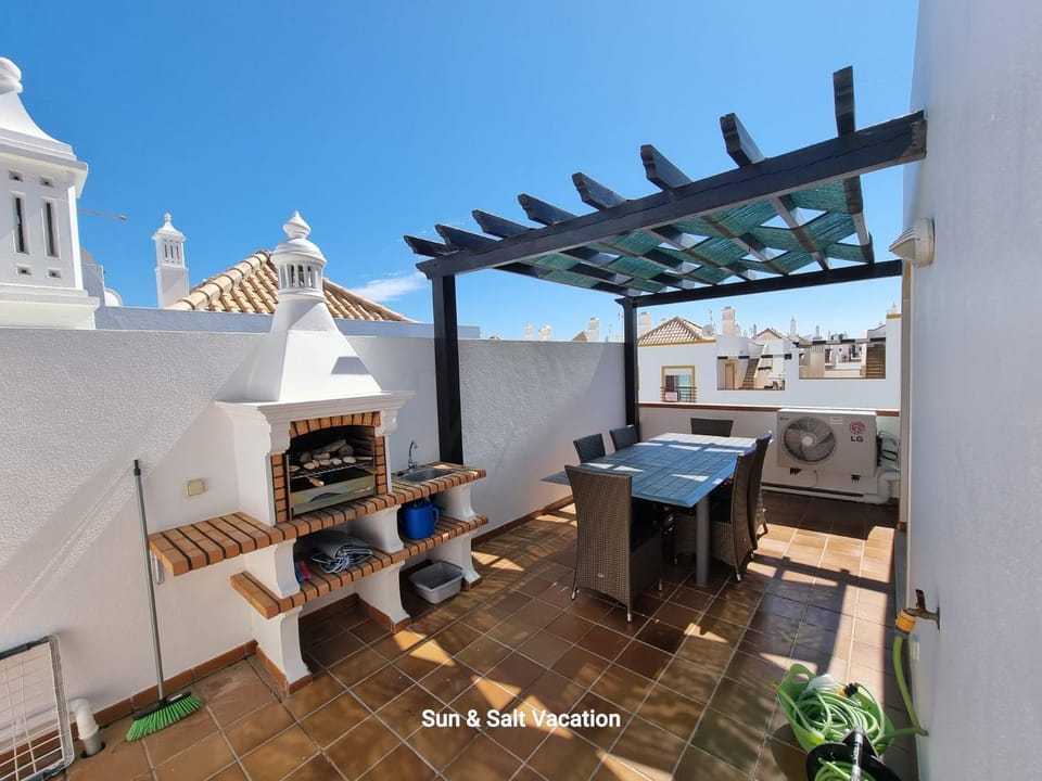 Patio, Day, BBQ facilities, Balcony/Terrace, Seating area, Dining area