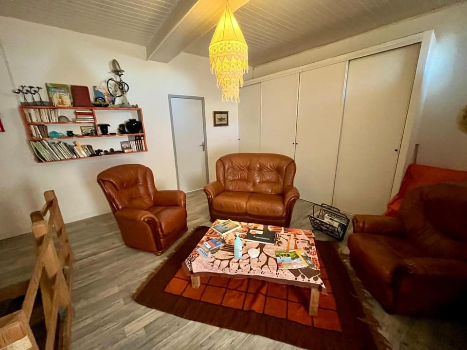 Communal lounge/ TV room, Living room, Seating area