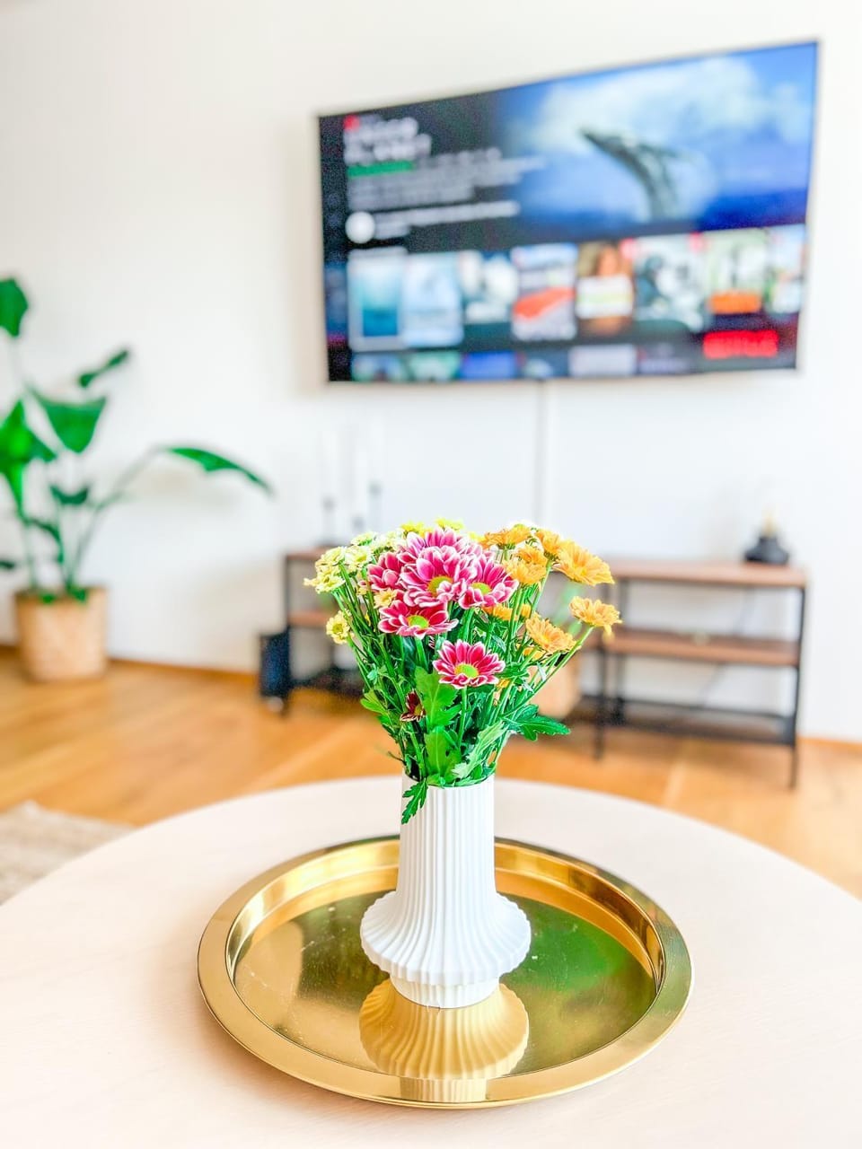 TV and multimedia, Living room, Evening entertainment