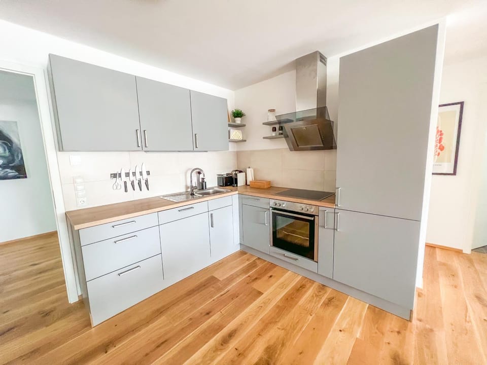 Coffee/tea facilities, Kitchen or kitchenette, dishwasher, pet friendly, stove, kitchen
