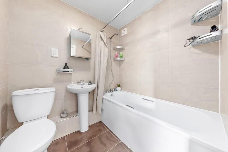 Shower, Toilet, Bathroom, Bath, towels