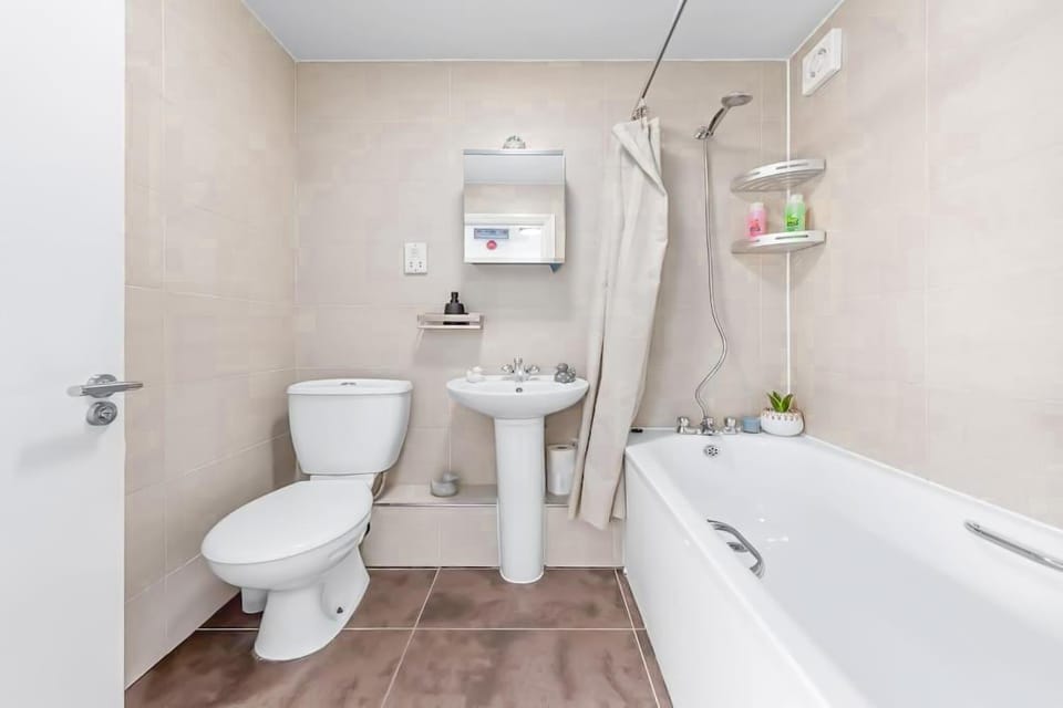 Shower, Toilet, Bathroom, Bath