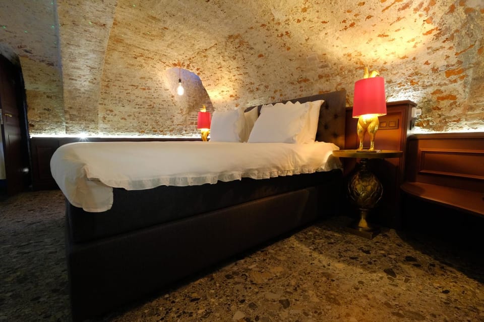 Secret Jacuzzi Mons - Parking privé gratuit Bed and Breakfast in Hauts-de-France