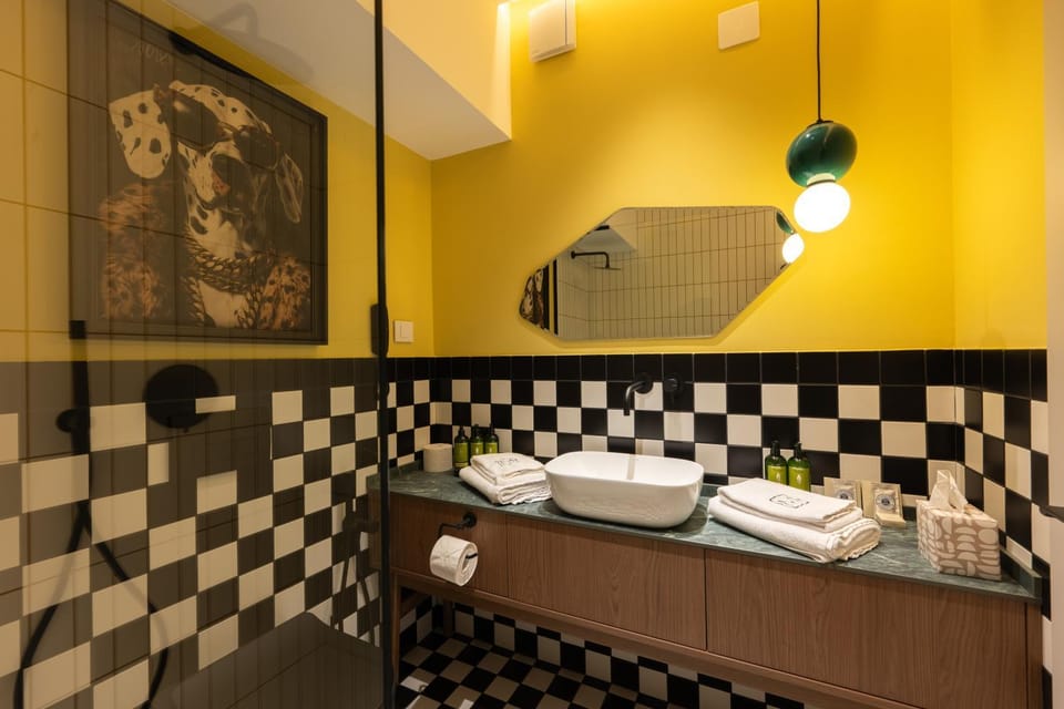 Bathroom, towels
