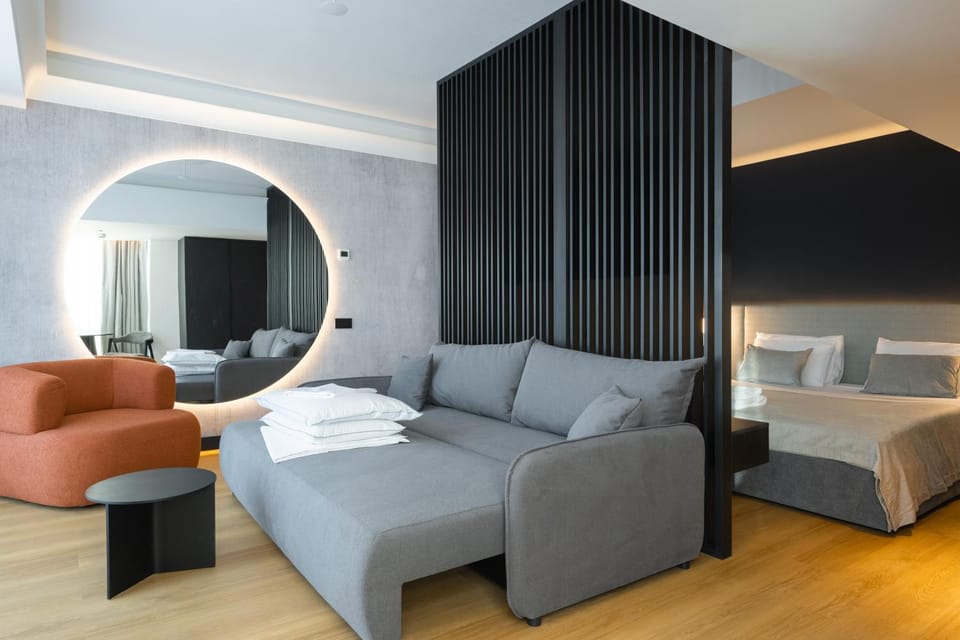 Bed, Living room, Photo of the whole room, Seating area, Bedroom