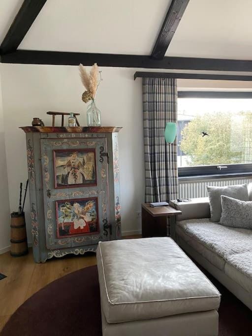 Living room, Photo of the whole room