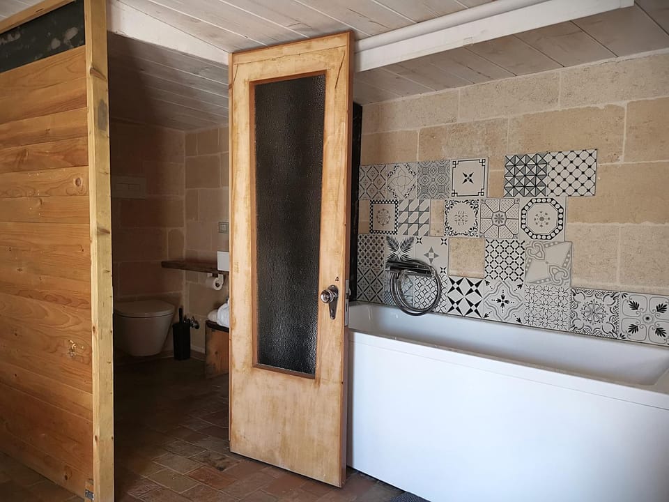 Bathroom, Bath