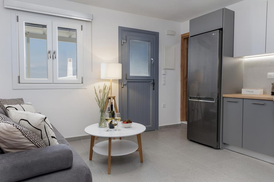 Kitchen or kitchenette, Living room, Seating area