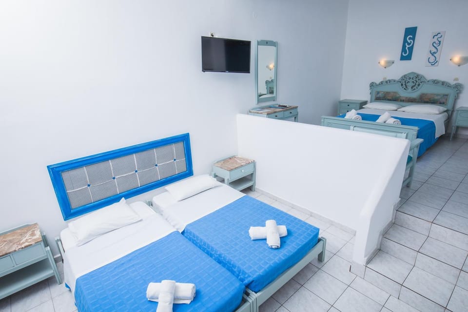 Property building, Living room, Bedroom