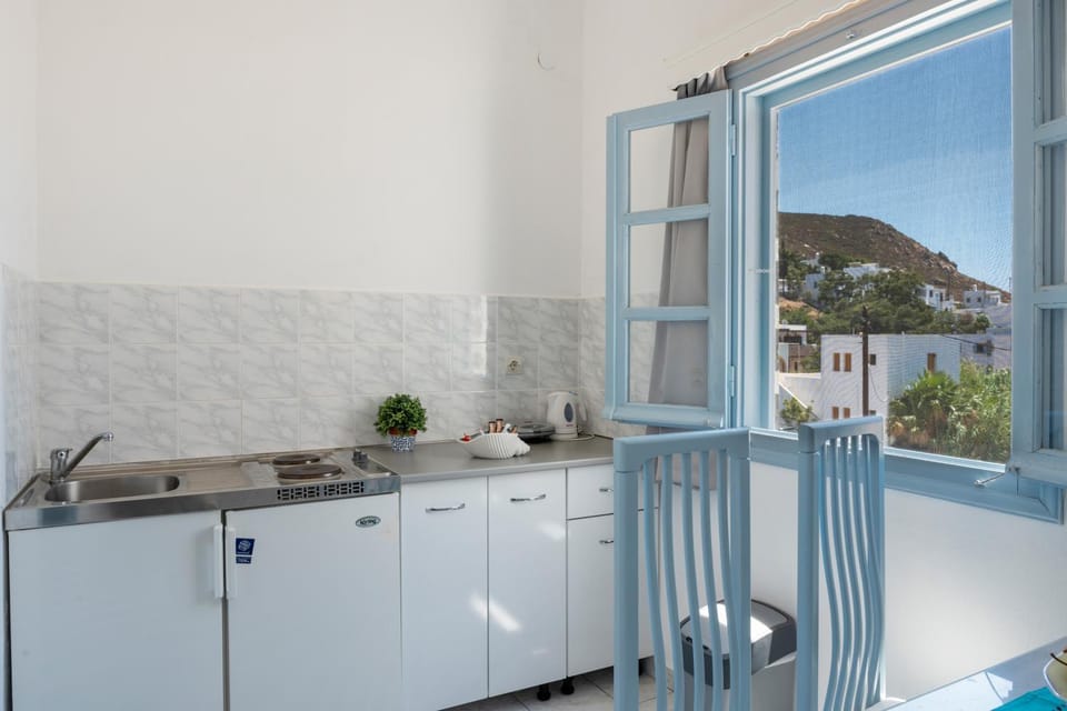 Property building, Kitchen or kitchenette, Living room
