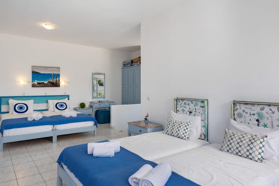Property building, Living room, Bedroom