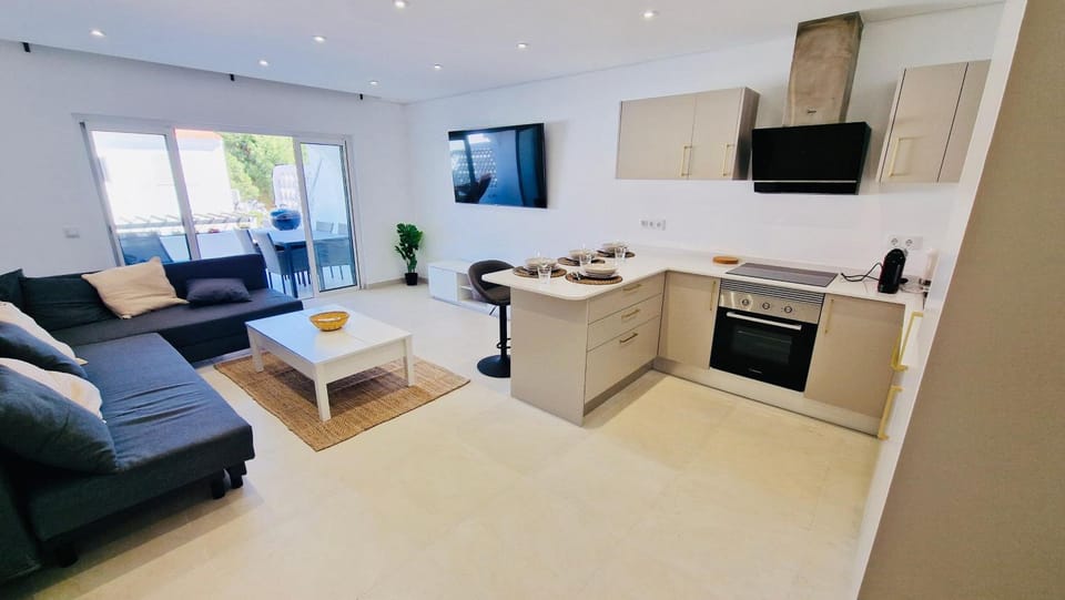 Kitchen or kitchenette, Living room
