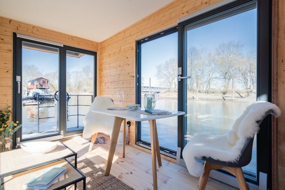View (from property/room), Living room, Seating area