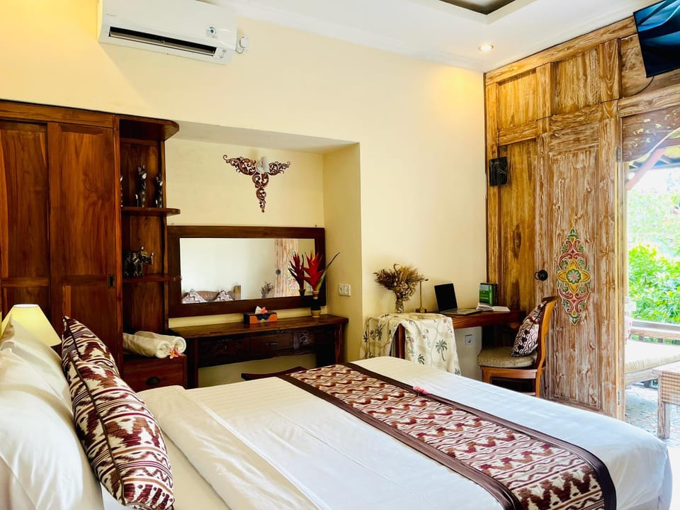 Bed, TV and multimedia, Photo of the whole room, Seating area, Bedroom, wardrobe, air conditioner