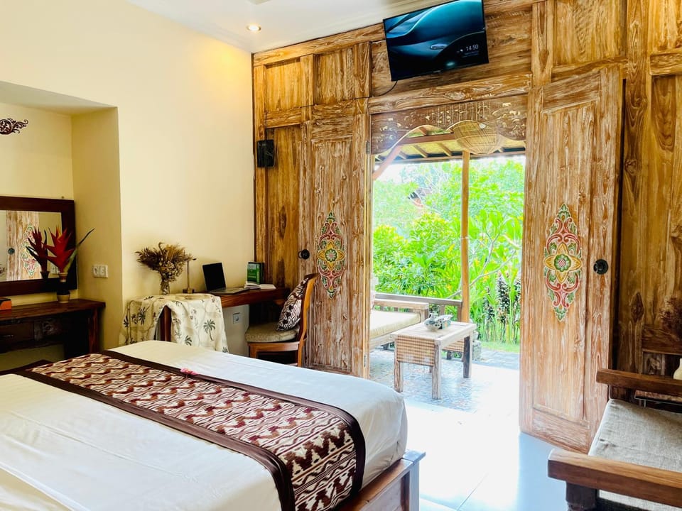 Bed, Natural landscape, Garden, TV and multimedia, Photo of the whole room, Garden view