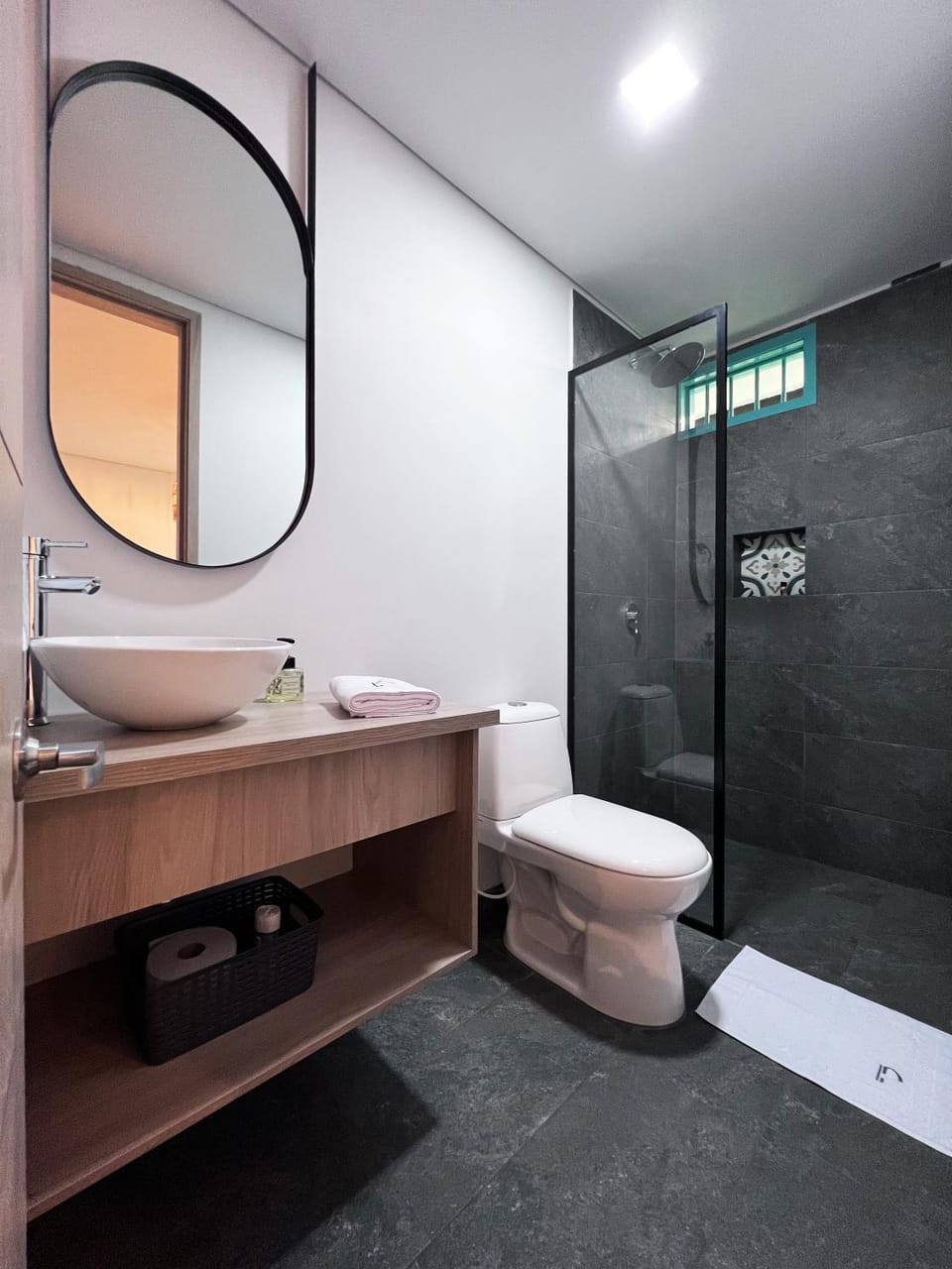 Shower, Bathroom, towels