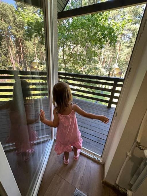 People, View (from property/room), Balcony/Terrace, children